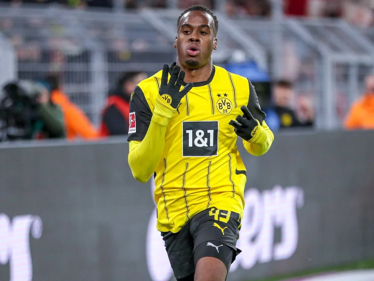 Le chef du Borussia Dortmund présente le plan de Jamie Gittens au milieu des liens entre Arsenal et Liverpool