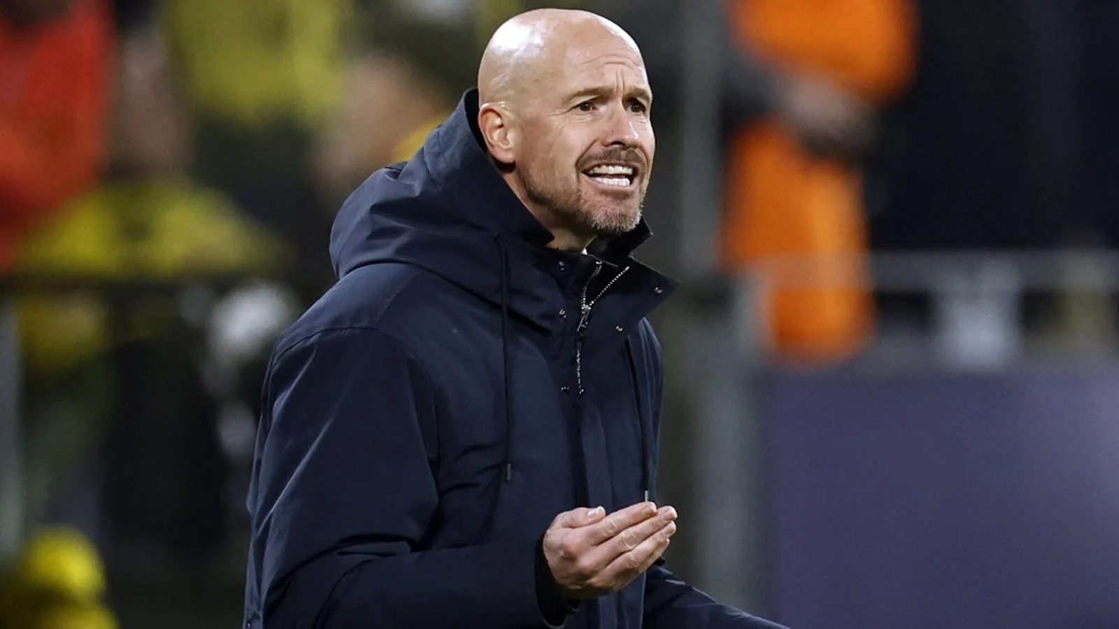 Erik ten Hag lors du match de Bundesliga entre le BVB et le Bayer 04 Leverkusen au stade | Actualités du centre de transfert