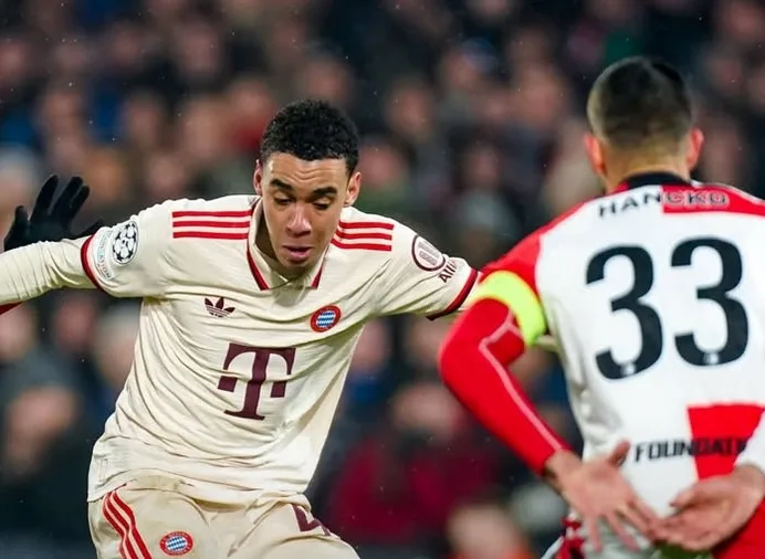 Le Bayern Munich massacré par Feyenoord 0-3, Gimenez marque deux buts !