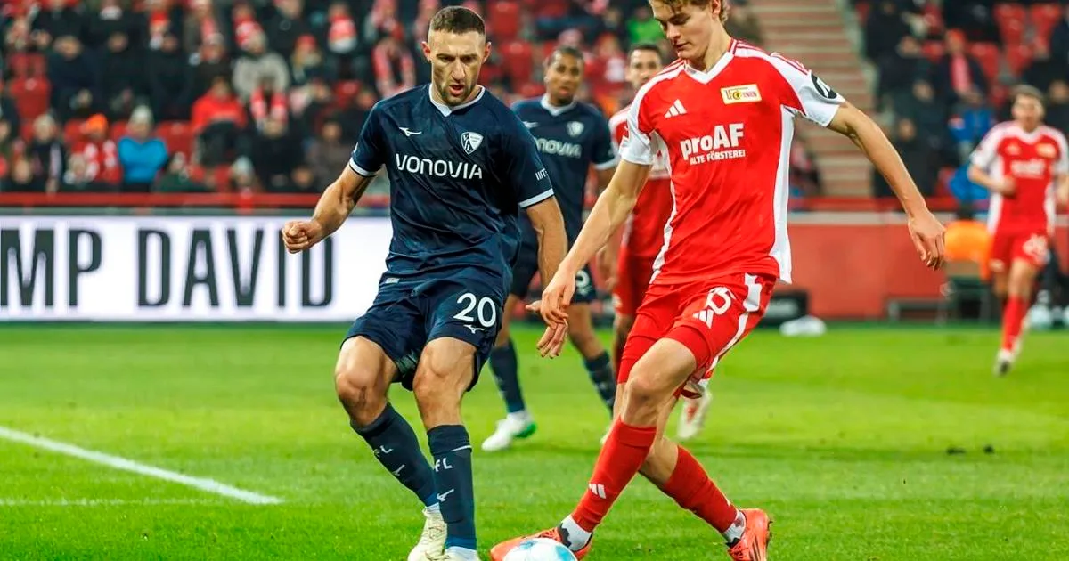 Le match de Bundesliga s’est arrêté après que le gardien de but ait été touché par un objet lancé depuis les tribunes – Toronto Star