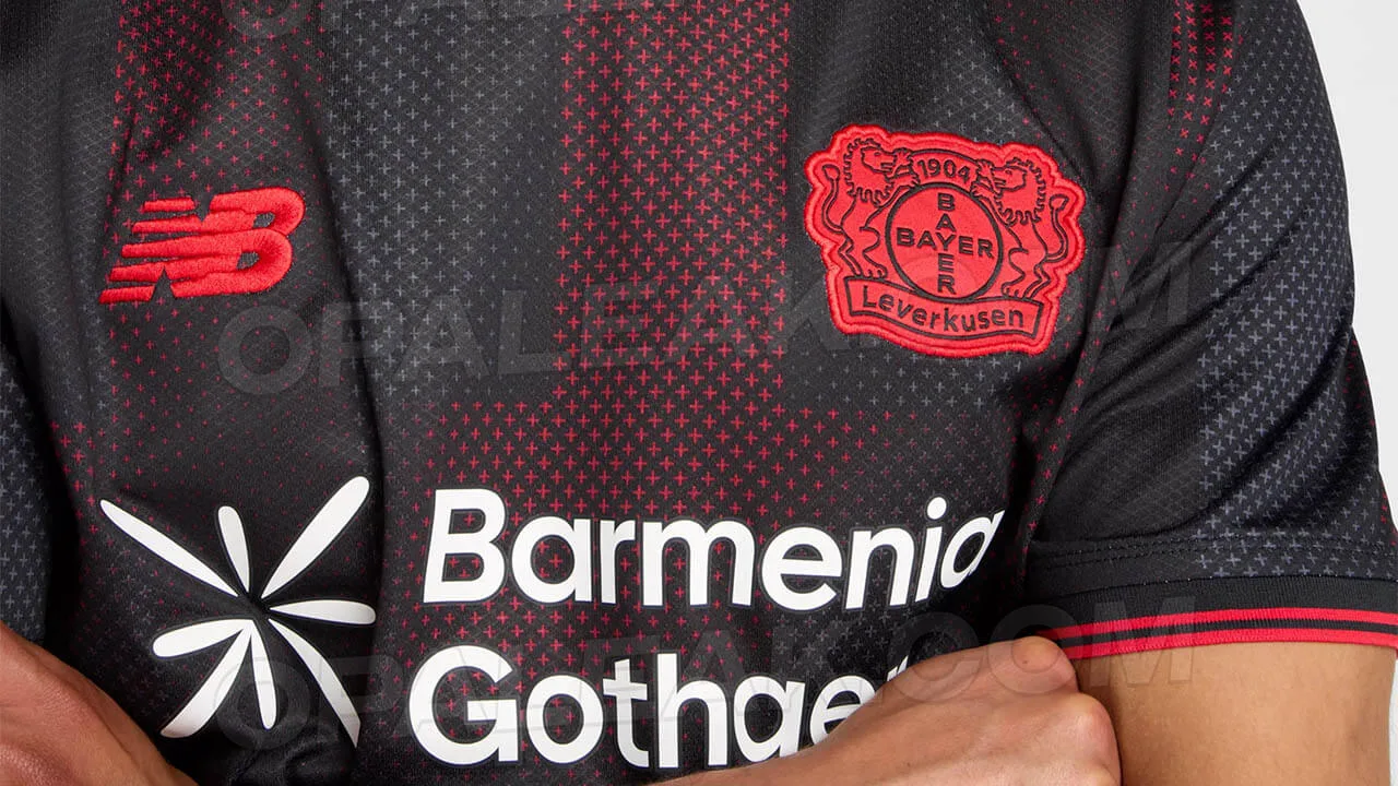 Avec un nouvel équilibre, de nouvelles chemises du Bayer Leverkusen 2025-2026 divulgue les manteaux de football