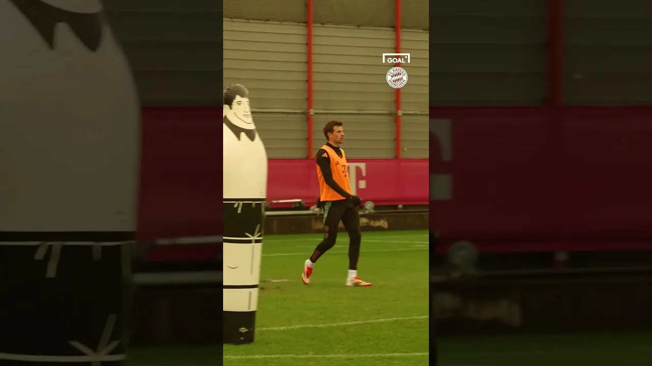 Ice froid et puis ce rire! 🥶😂 @fcbayern #goal #fcbayern #bundesliga #football # müller #Sshorts