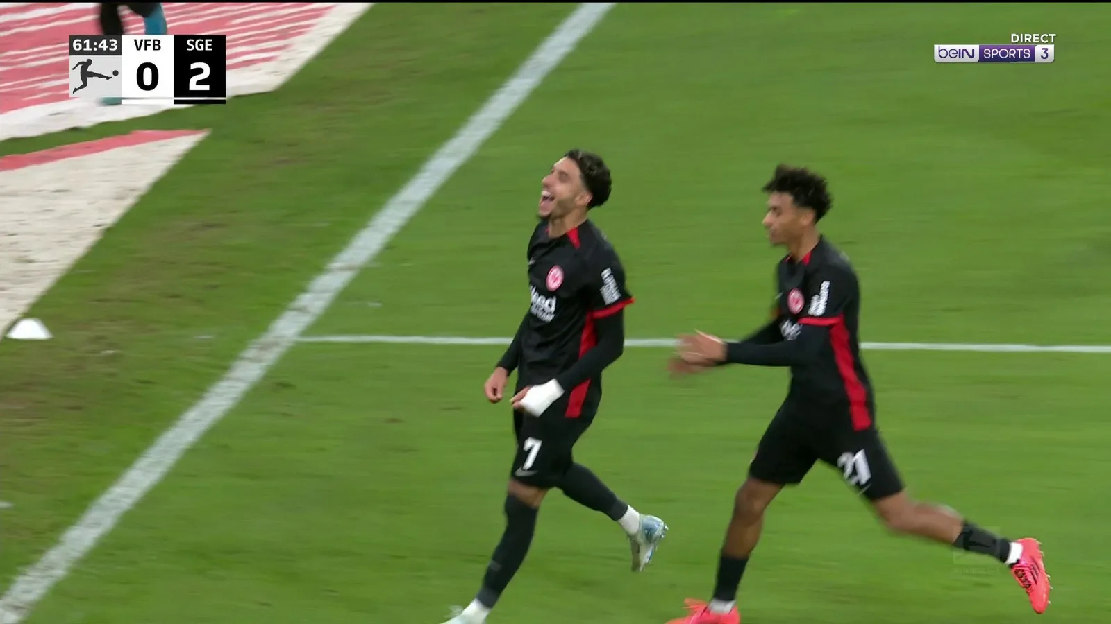 Bundesliga : Incroyable, Marmoush inscrit encore un coup franc exceptionnel