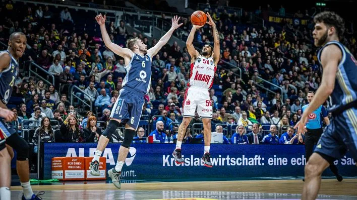 Bundesliga de basket-ball: Alba Berlin donne la victoire contre Würzburg tard