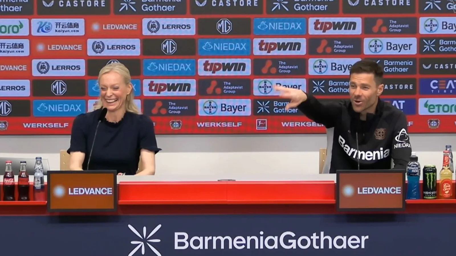 Bayer-Leverkusen Coach Xabi Alonso blagues sur Wirtz Question sur les journalistes-spox
