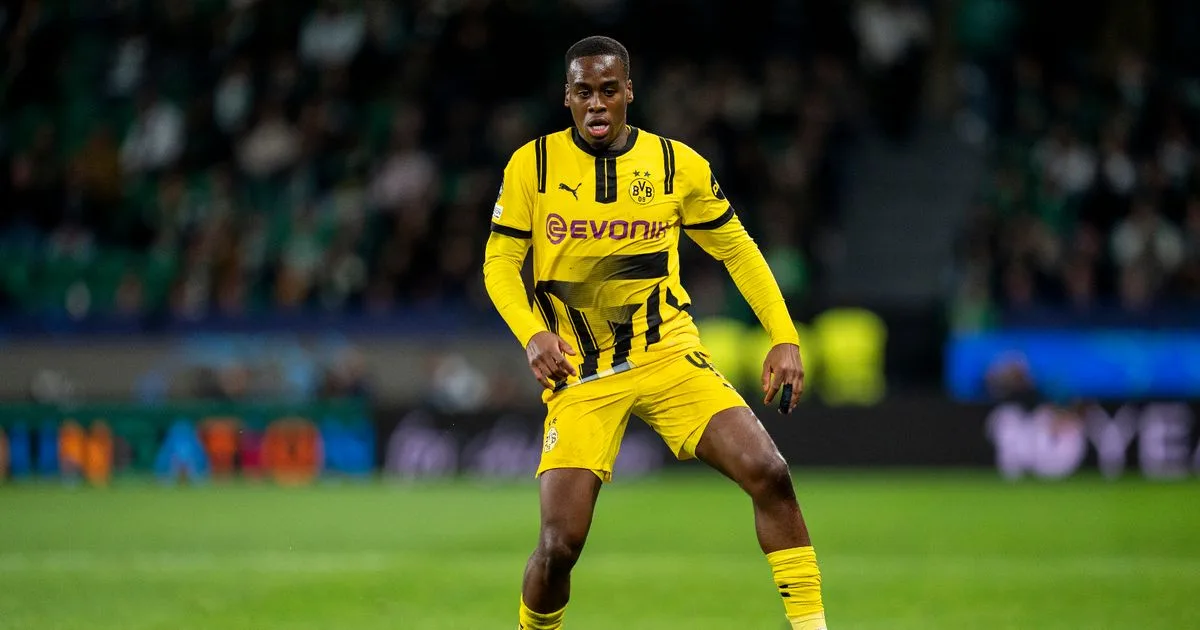 Manchester United a remis une énorme mise à jour Jamie Gittens au milieu de la position de transfert du Borussia Dortmund