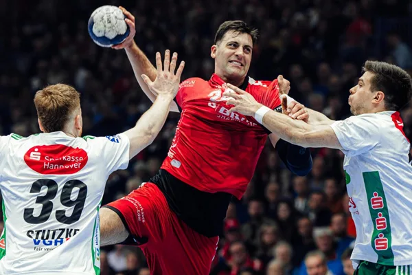 MT Melsungen a remporté cinq matchs consécutifs en Bundesliga allemande de handball, maintenant solidement la première place.