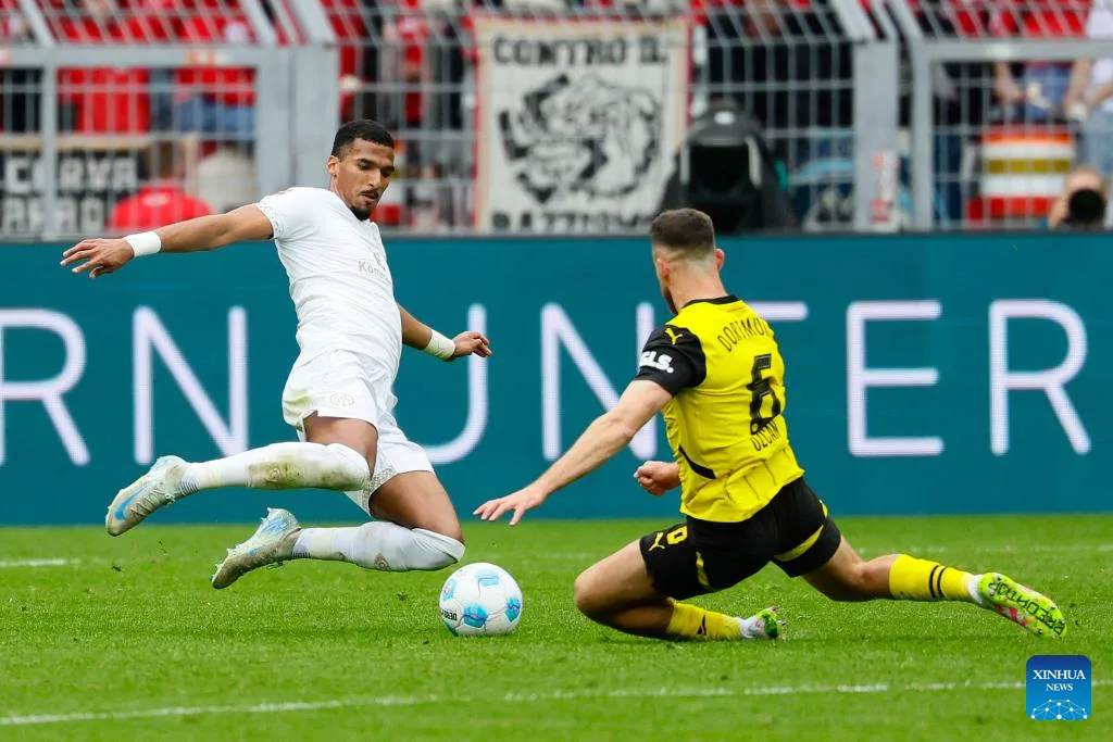 Borussia Dortmund vs 1. FSV MAINZ 05 -XINHUA