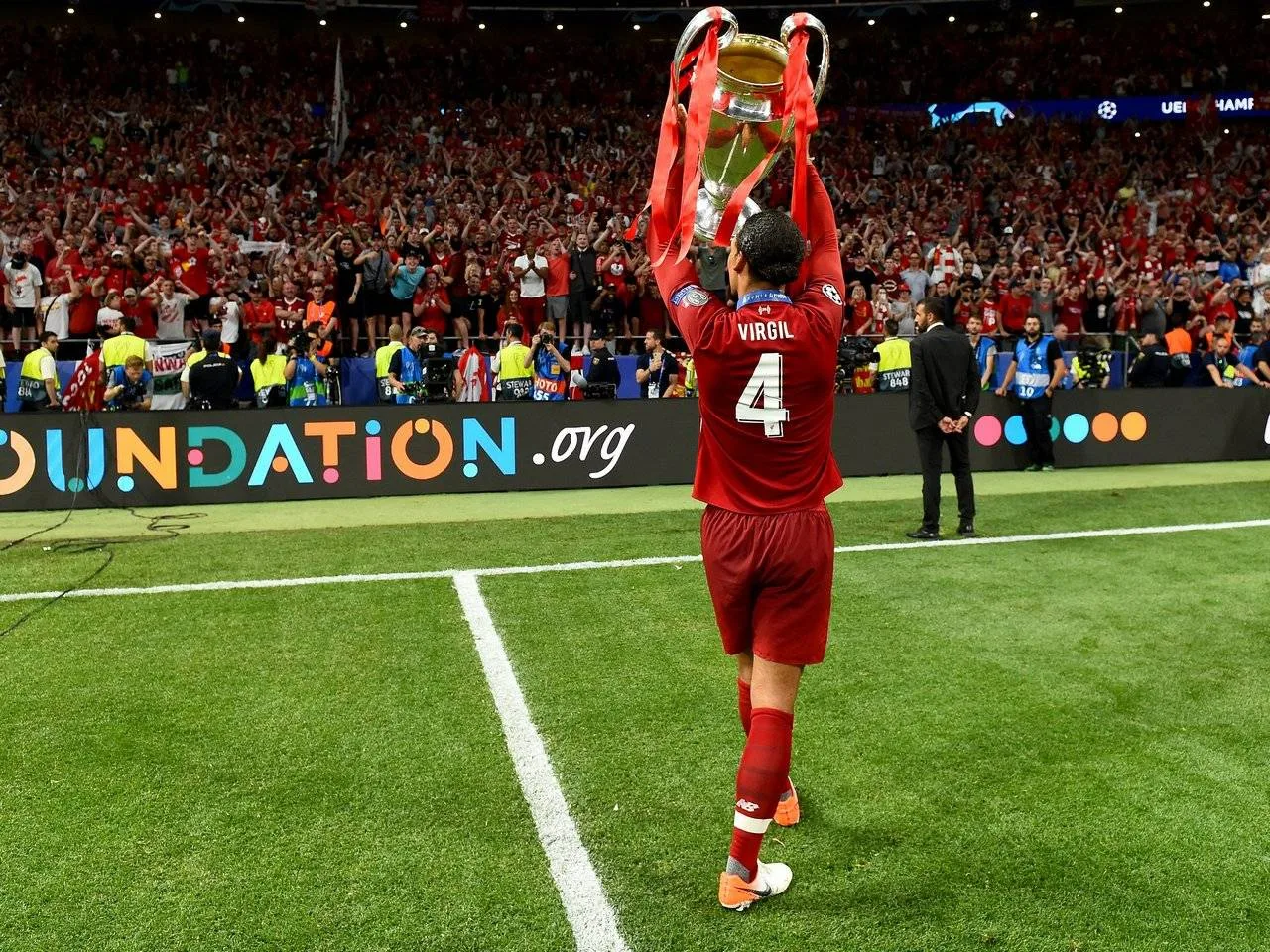 Le Real Madrid, le Bayern Munich et la Juventus en attendant la décision de Virgil Van Dijk