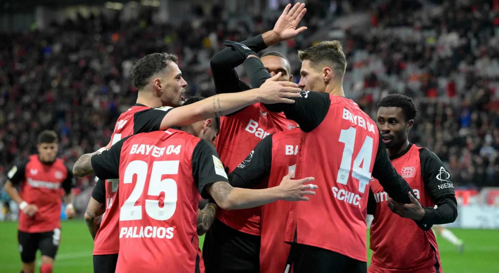 Le Bayer Leverkusen DÉMOLIT le RB Salzbourg 5-0 alors que Florian Wirtz se prépare