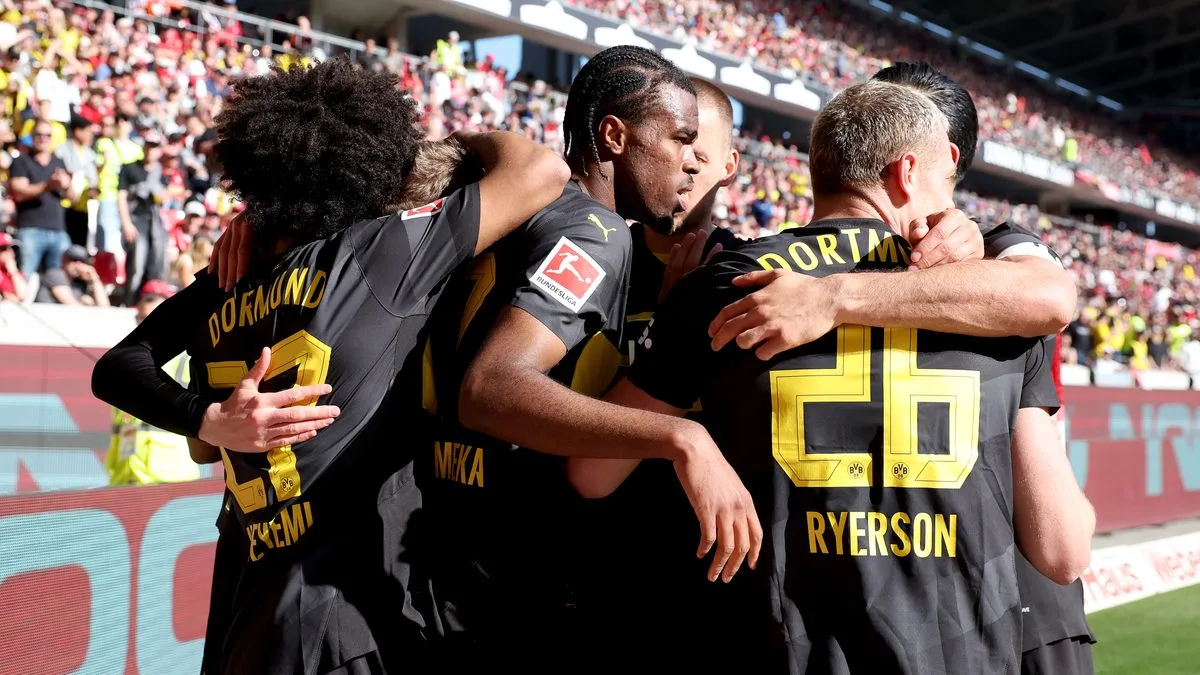 Borussia Dortmund rassemblant un rythme avant les affrontements de Barcelone et du Bayern Munich
