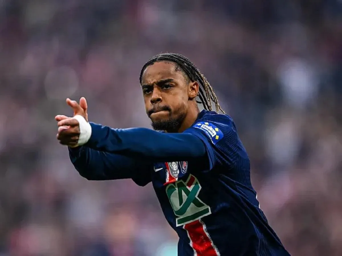 Le marché du transfert se réchauffe! Liverpool Elbow Bayern Munich pour Wonderkid PSG