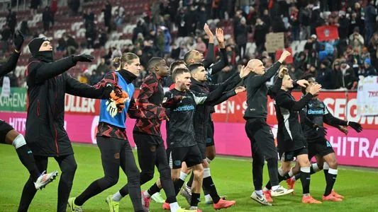 Le Bayer Leverkusen de retour dans la course au titre alors que le Bayern Munich vacille