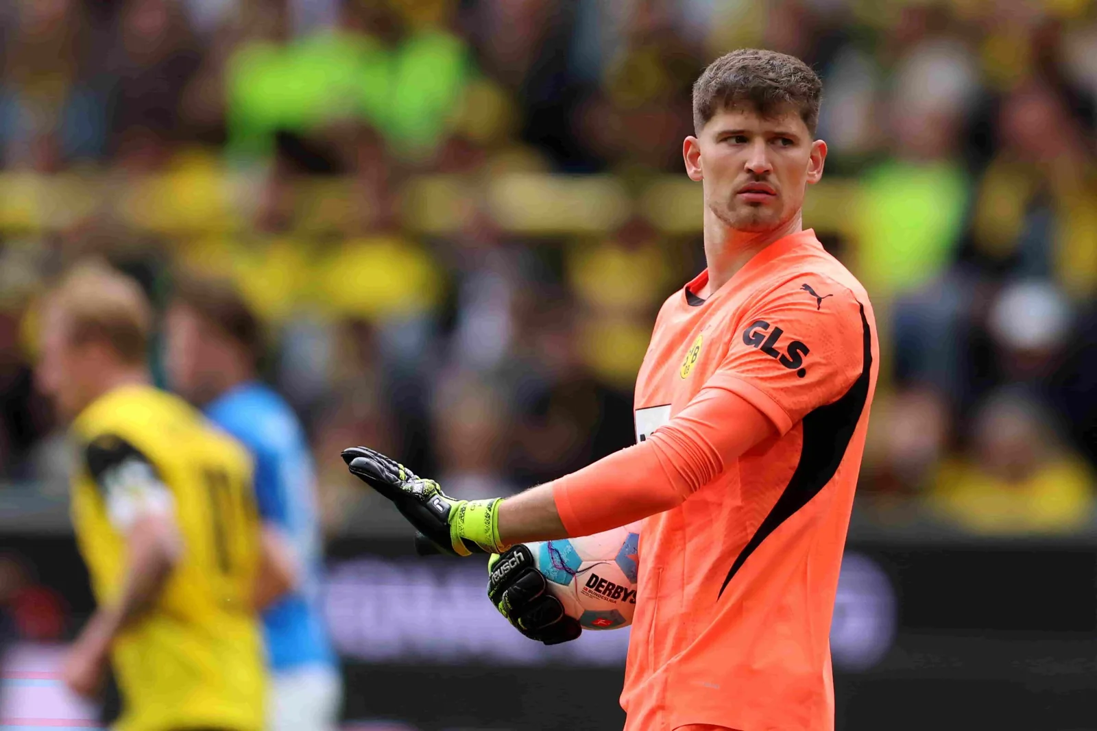 Terminez les rumeurs! Kobel reste au Borussia Dortmund – My Bundesliga