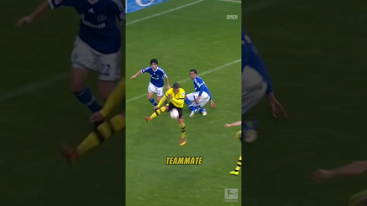 When Lewandowski hit Mario Götze in the 🍒😅 (📹 Bundesliga) #football #bvb
