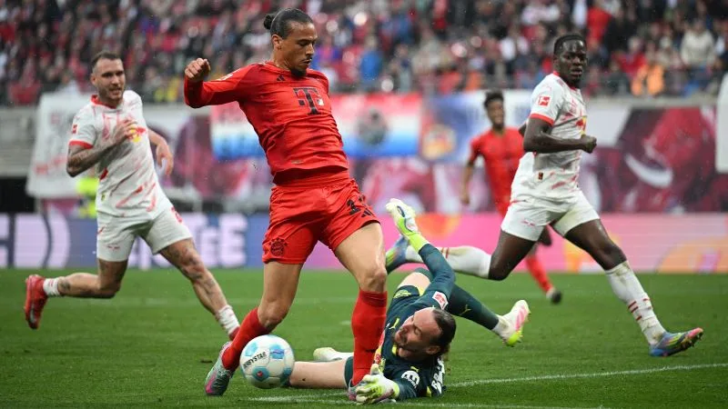Le Bayern Munich a couronné le champion de Bundesliga pour la 33e fois après que Bayer Leverkusen a noué un match nul contre Freiburg