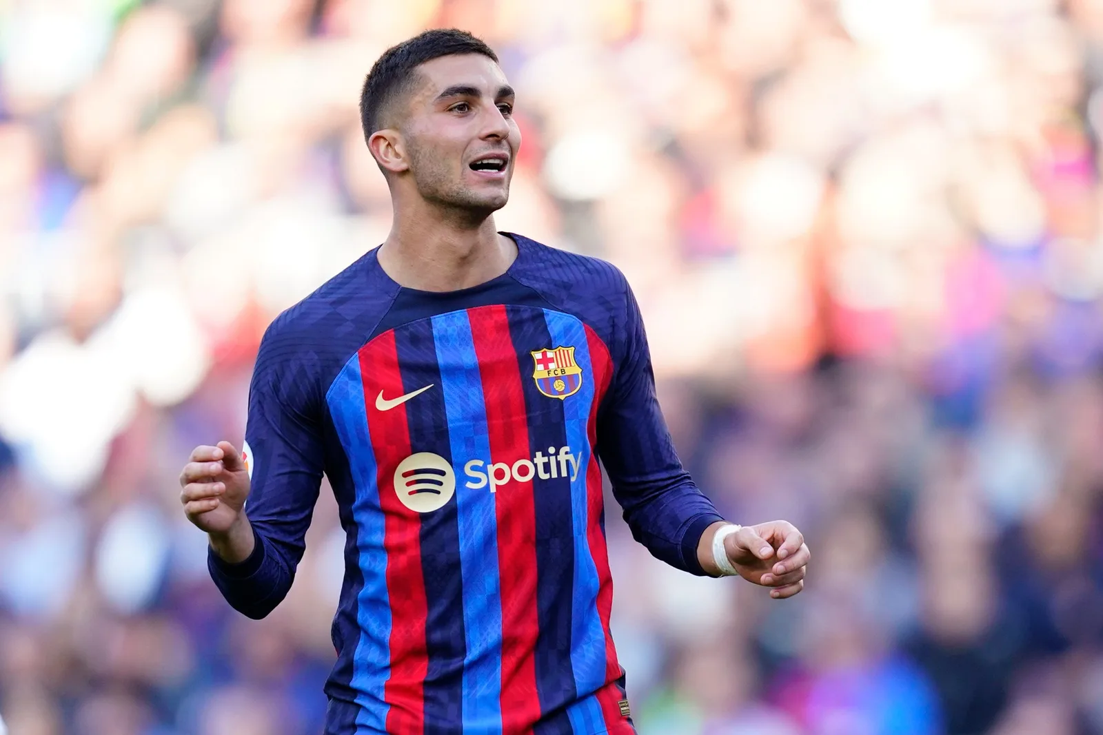 Mercato : le Bayer Leverkusen à la trousse d’un attaquant du Barça – FC Barcelone
