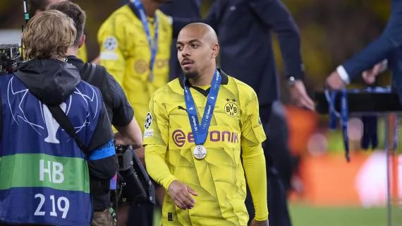 Malen dit oui à Aston Villa : le Borussia Dortmund rejette deux offres et fixe le prix