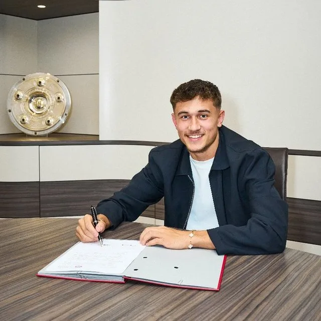 Le Bayern Munich a transféré le milieu de terrain Tom Bischof. Le joueur de 19 ans a signé jusqu’en 2029