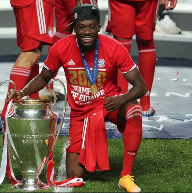 Alphonso Davies (Bayern Munich) souffre d’une déchirure musculaire à la cuisse