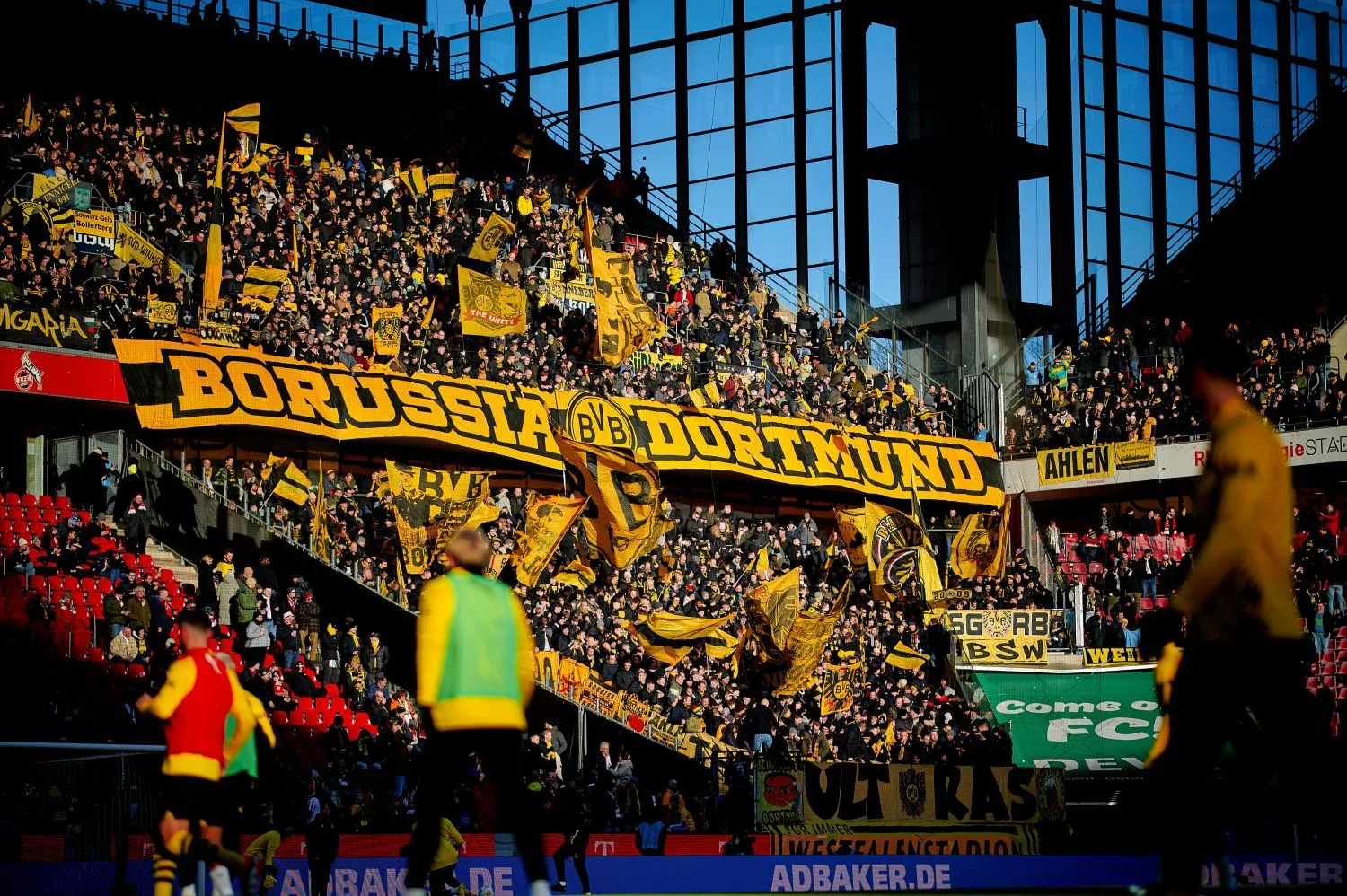 Le Borussia Dortmund établira une coopération permanente avec lui. Il doit jouer quatre matchs supplémentaires