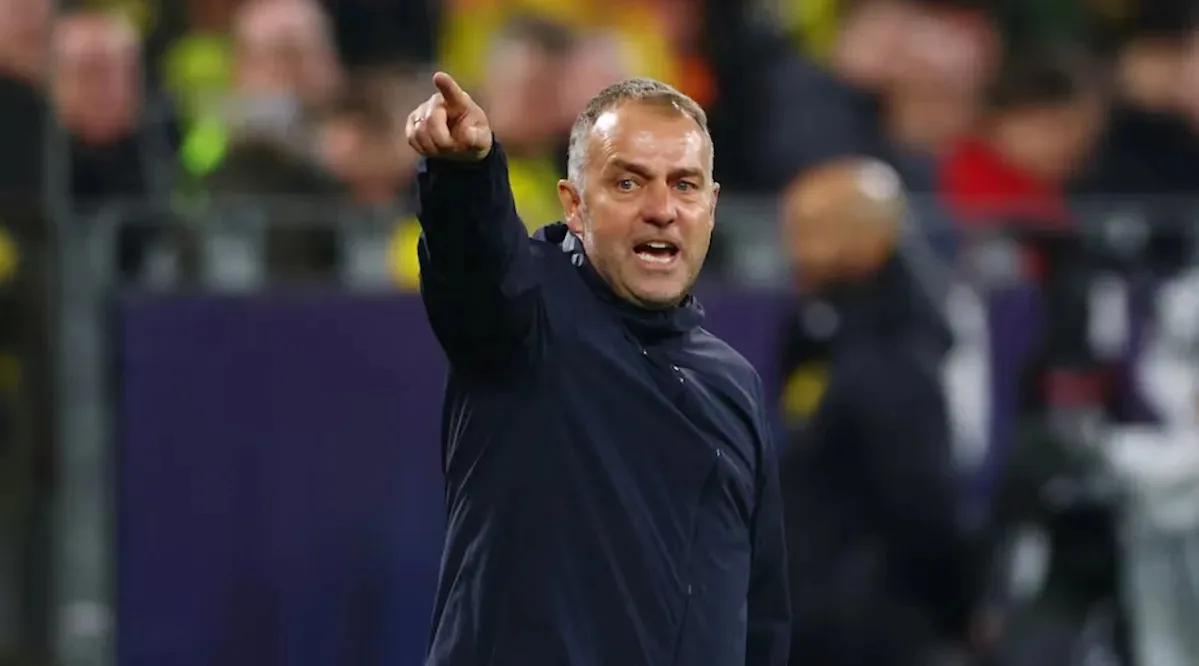 Le manager de Barcelone, Hansi, s’échappe avec l’équipe après la défaite du Borussia Dortmund