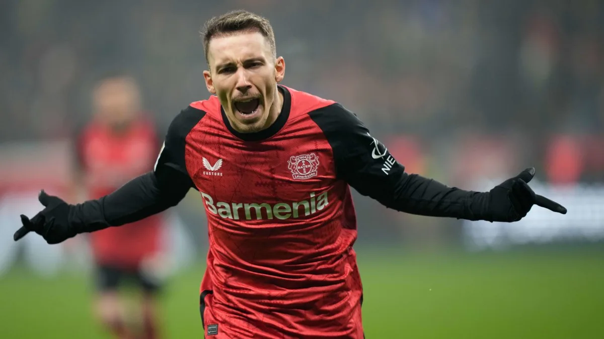 Le Bayer Leverkusen devance Mayence grâce au coup franc d’Alex Grimaldo