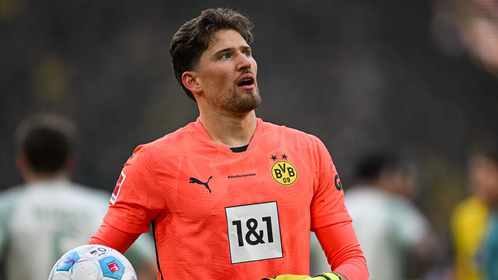 Nouveau gardien de but pour Chelsea ?! Blues à rival Man Utd pour le Borussia Dortmund’s Gregor Kobel comme Enzo Maresca Eyes Remplacement potentiel pour la béquille Robert Sanchez