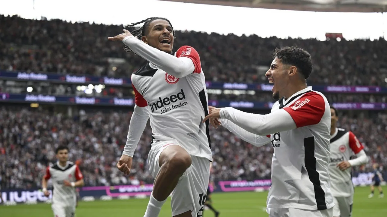 Bundesliga Roundup: Francfurt bat Tottenham, Stuttgart perd à nouveau à la maison