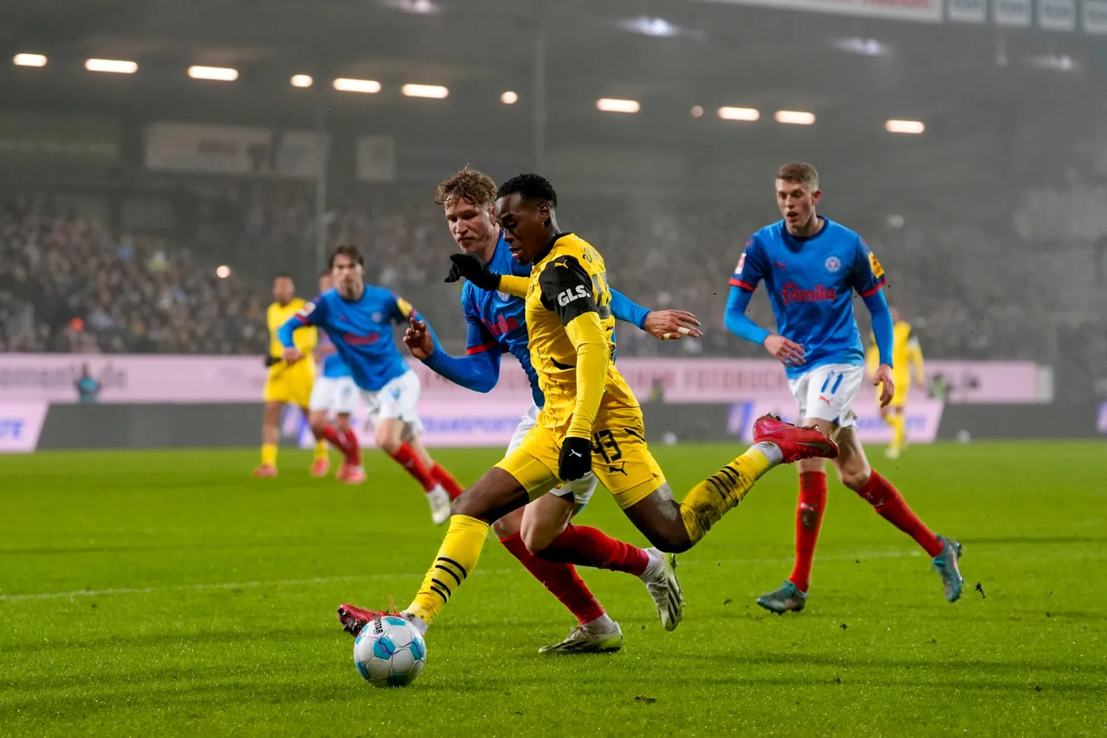 La cible de Chelsea, Jamie Gittens, est « très susceptible » de quitter le Borussia Dortmund si une chose arrive