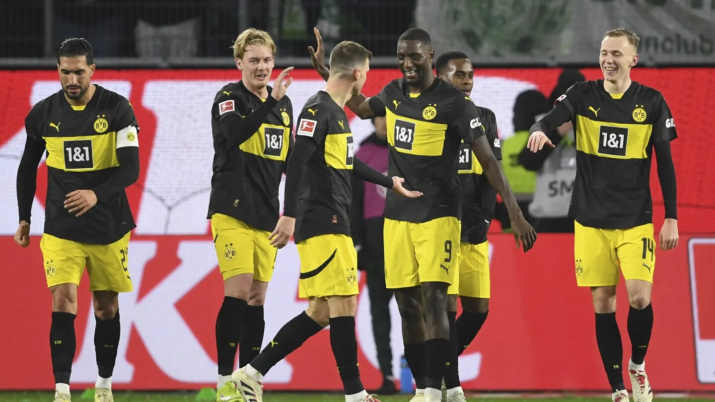 Dortmund tient bon avec 10 hommes pour sa 1ère victoire à l’extérieur en Bundesliga