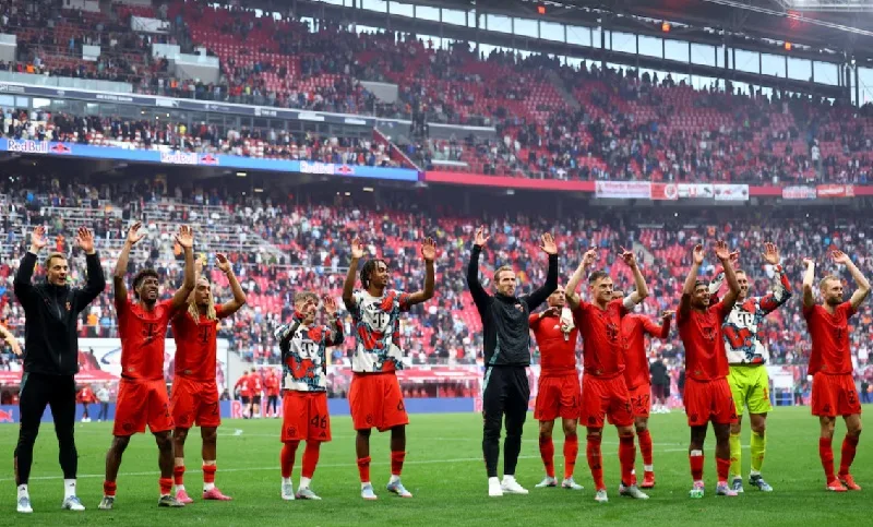 Champion du Bayern Munich Bundesliga tôt après Leverkusen Drew