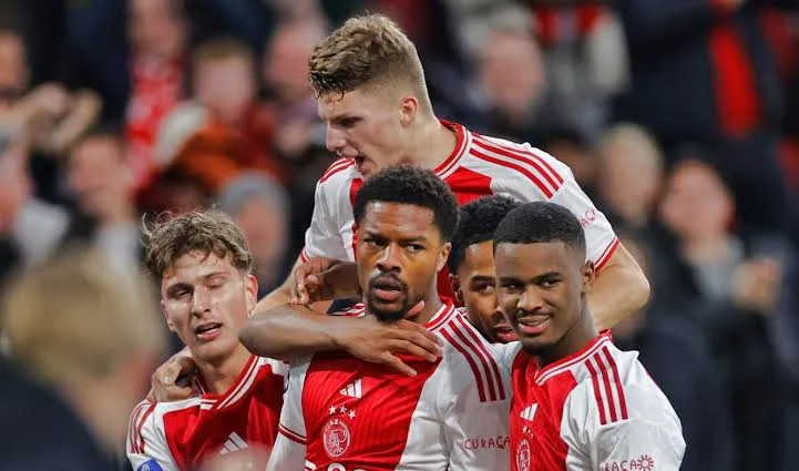 L’ancienne star d’Arsenal qui a quitté l’Angleterre pour le Nigeria est liée au changement de Bundesliga