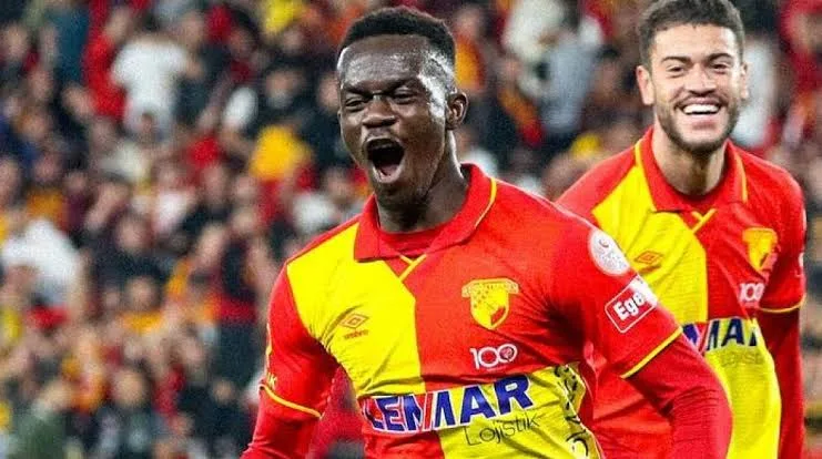 Bundesliga, Ligue 1 Clubs Battre pour Super Eagles New Boy Anthony Dennis
