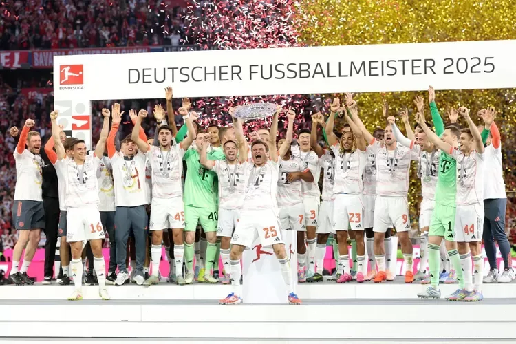 Le Bayern Munich célèbre la fête champion, tout en étant une séparation de Thomas Muller