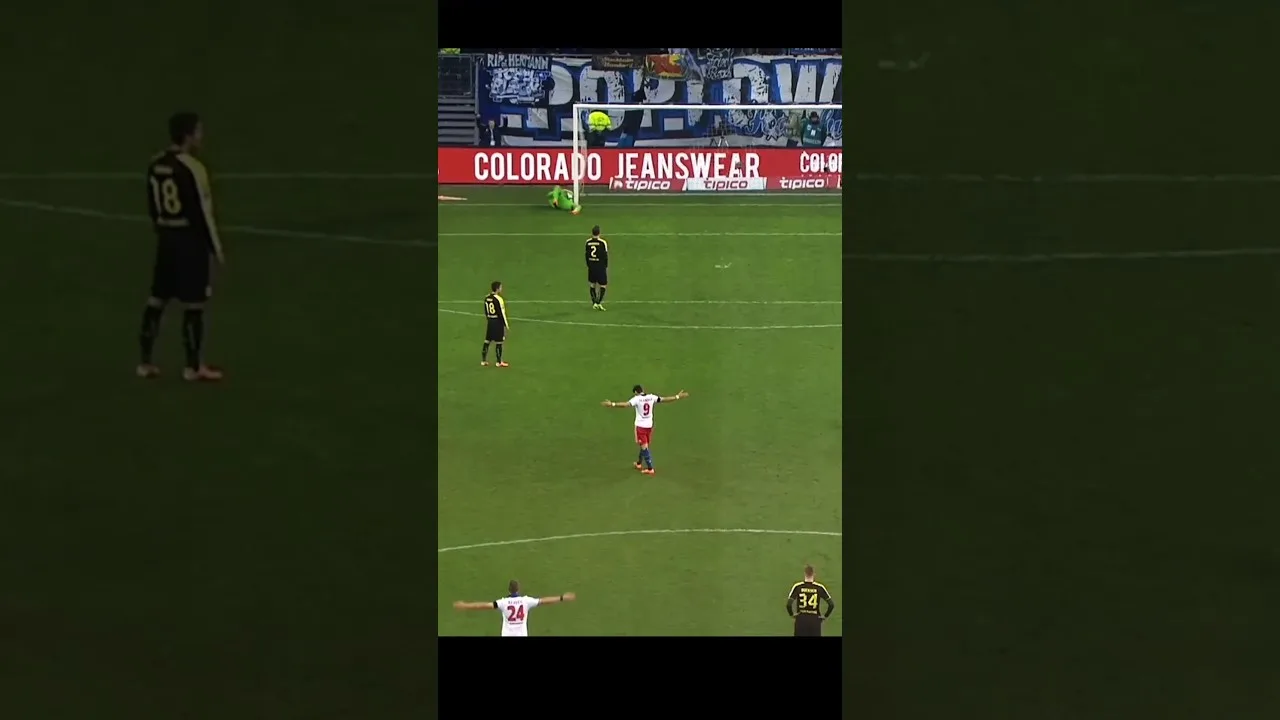 The Moment When Brazilian 🇧🇷 Soul Entered His Body 🥶 Coach 😱 #calhanoglu #hamburgersv #bundesliga