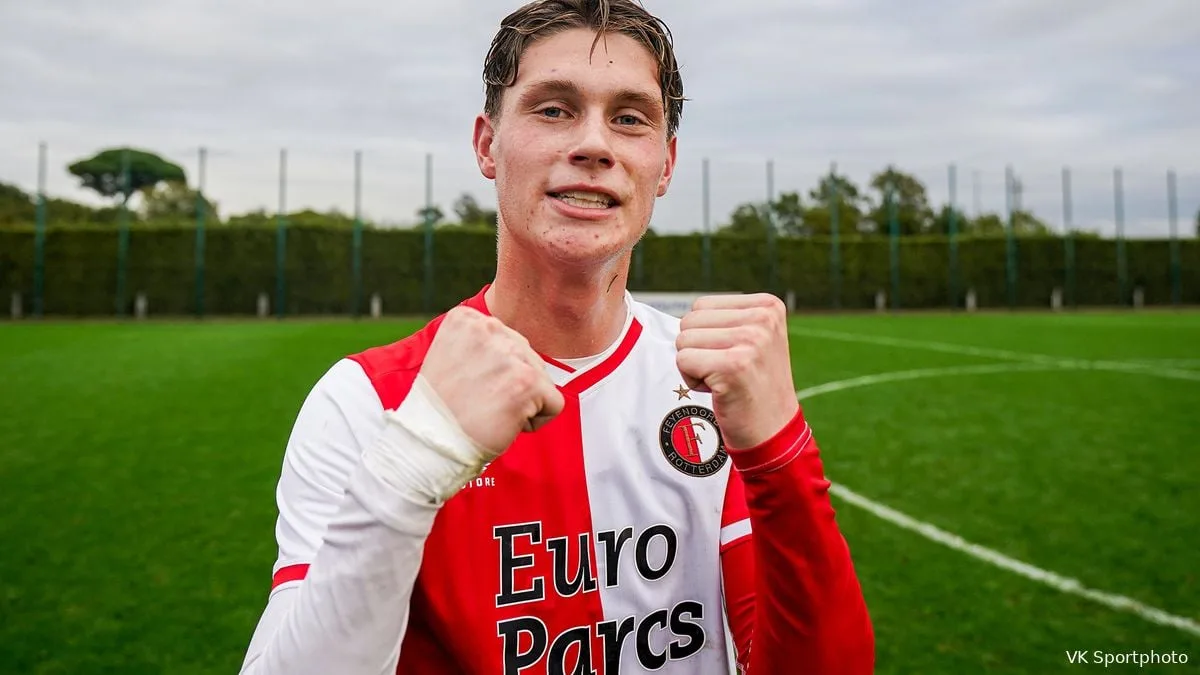 « Le Borussia Dortmund, le PSV et l’Ajax lorgnent sur le talent de Feyenoord, Kraaijeveld »