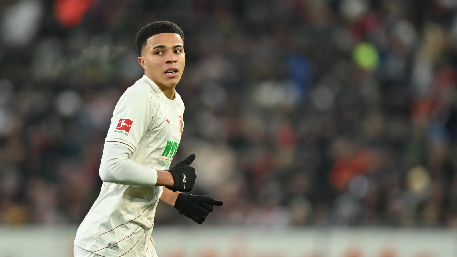 US Youth International Noahkai Banks brille dans le premier début de Bundesliga pour Augsbourg dans Win contre Heidenheim