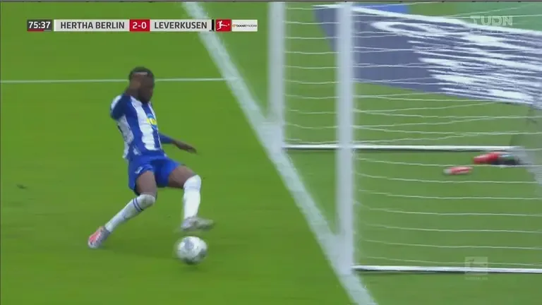 Jordan Torunarigha balayait pour éviter l’objectif de Lukas Klünter à la minute 75 | Tudn Bundesliga