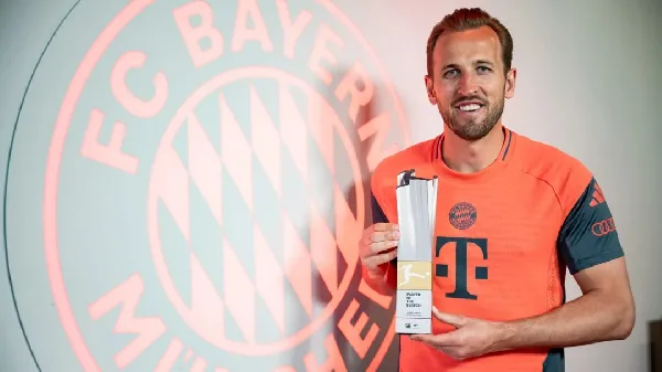 Harry Kane a couronné le joueur de la saison Bundesliga après avoir remporté le premier trophée