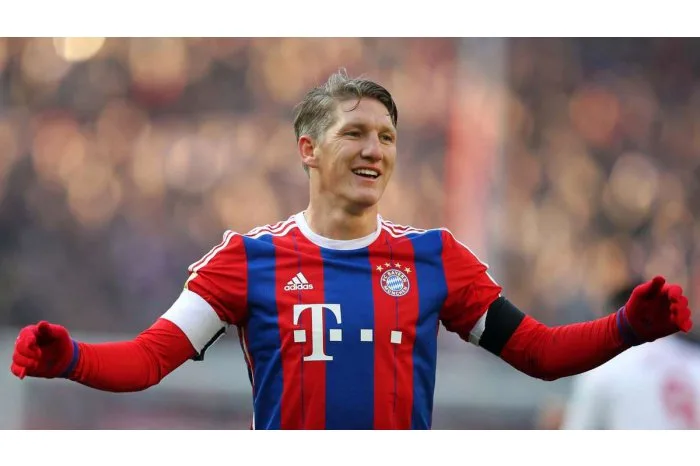 Le milieu de terrain du Bayern Munich Bastian Schweinsteiger sera transféré à Manchester United