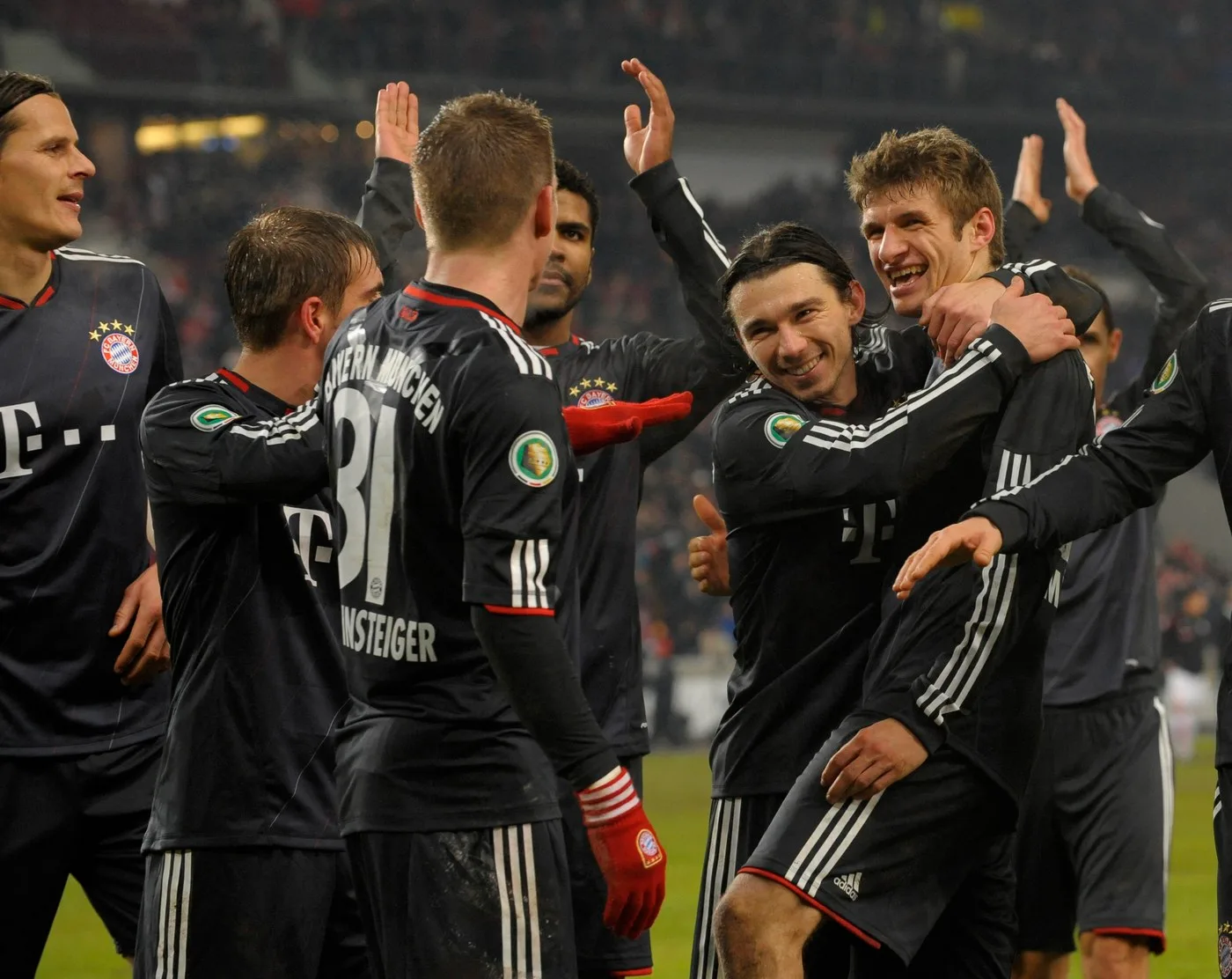Ce n’est pas une blague! Il a remporté le titre en Allemagne avec le Bayern Munich, et maintenant il joue à la Liga 4 en Roumanie