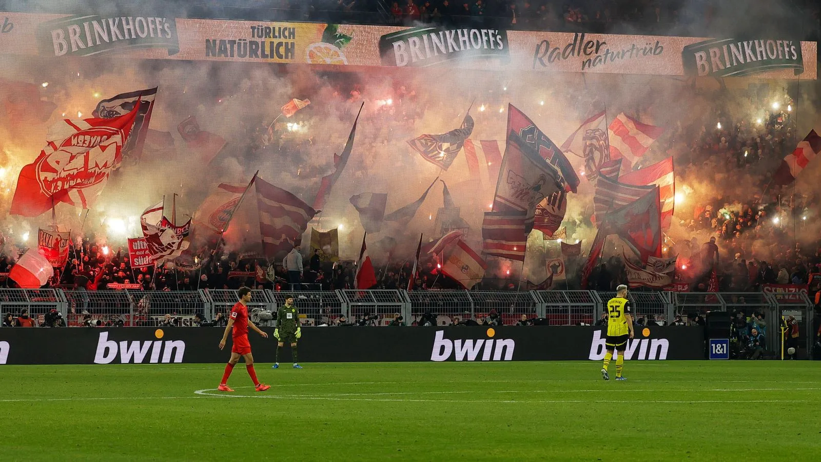 Fine élevée pour le Bayern du FC pour les infractions pyro au Borussia Dortmund | Nouvelles de football