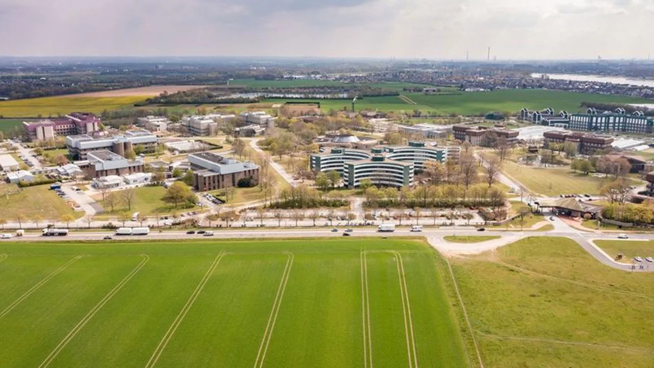 WDR-SPORT: Critique du Mega Training Center de Bayer Leverkusen à Monheim