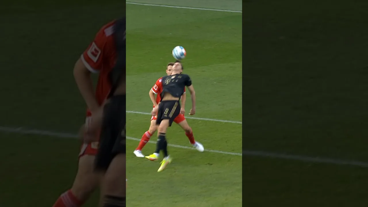 🇩🇪 Bundesliga : la passe magique de Robert Lewandowski pour Leroy Sané !