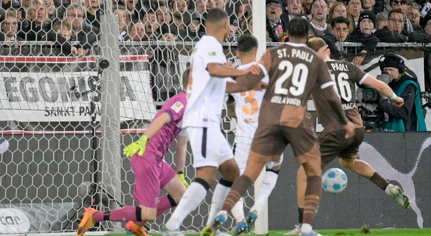 Bayer Leverkusen dessine à nouveau et emballe le leader Bayern Munich pour le titre