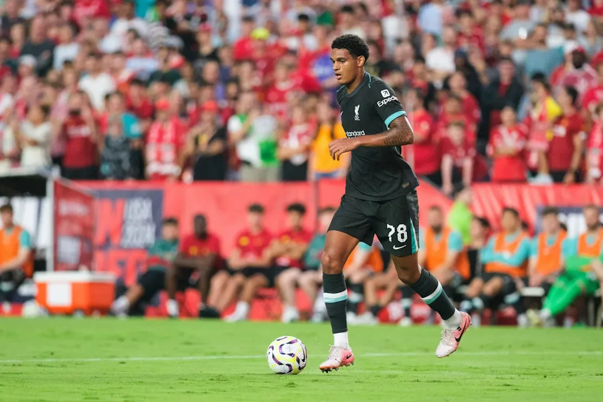 Côté bundesliga envisageant de se déplacer pour signer le défenseur de Liverpool