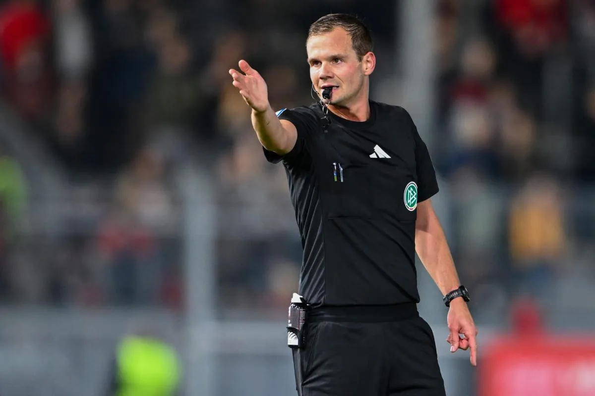 Dr Robin Braun, responsable de Bundesliga, fait l’histoire avec le premier arbitrage dans le stade