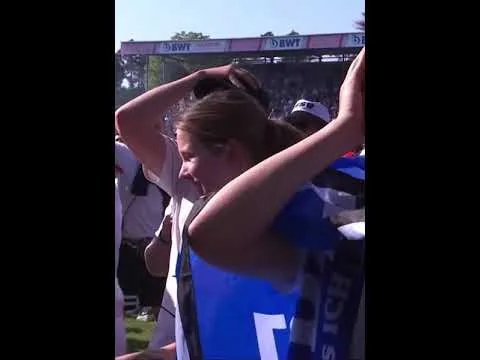 Hsv Fans Stürmen den Platz