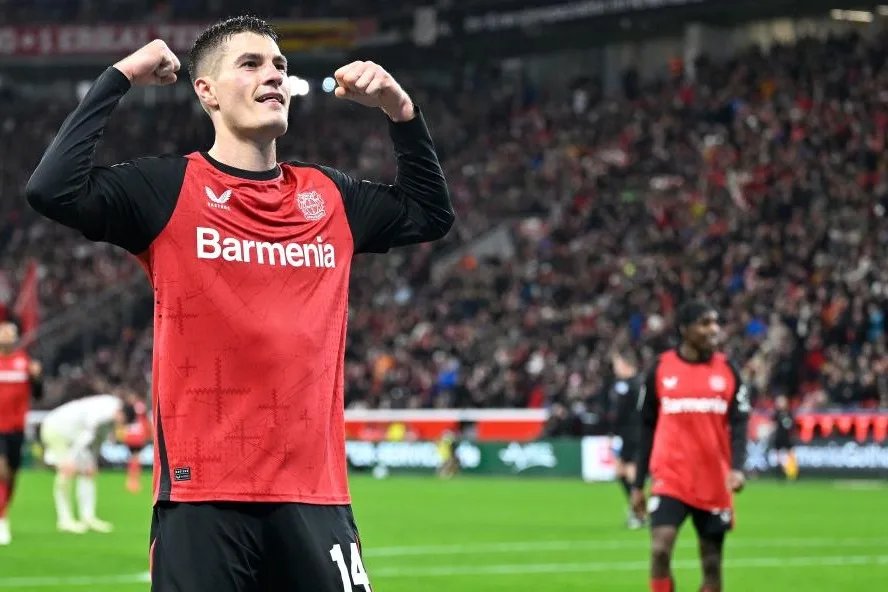 Schick brille lors de la victoire facile de Leverkusen contre Fribourg en Bundesliga